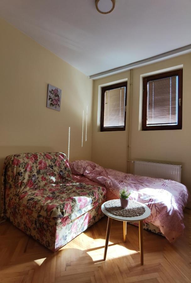 Kraguj Apartments 1 Κραγκούγιεβατς Εξωτερικό φωτογραφία