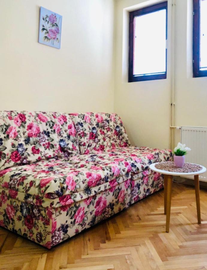 Kraguj Apartments 1 Κραγκούγιεβατς Εξωτερικό φωτογραφία